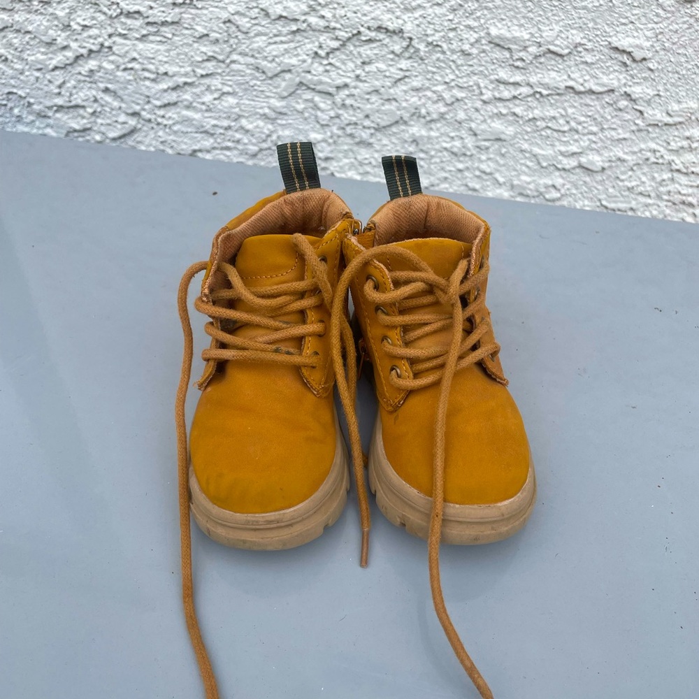 Zara toddler boots size 5.5